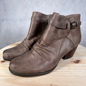 BareTraps Women Size 9.5 Ruched Ankle Boots Taupe Brown Good Buckle Detail Stack